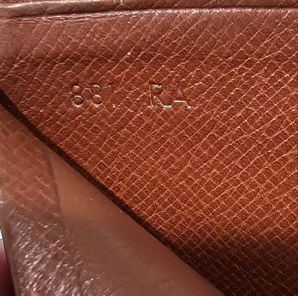 Louis Vuitton Vintage Monogram Bifold Wallet w/coinpouch Authentic Unisex w/COA - Picture 3 of 16